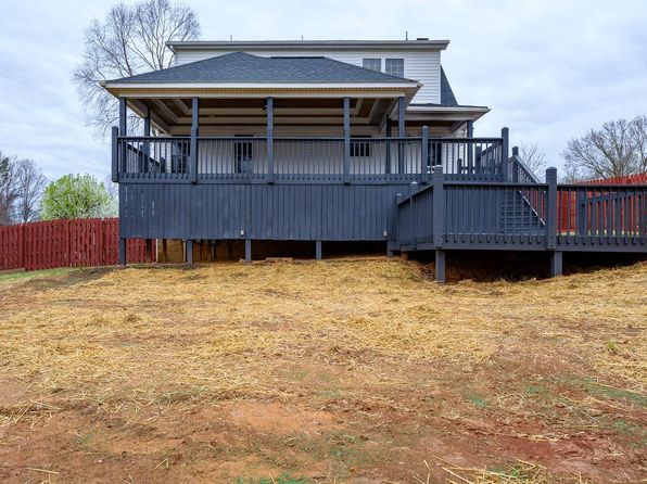 1126 Woodbridge Ct, Forest, VA 24551