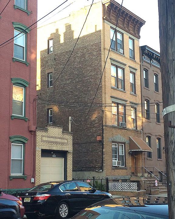 2nd image of 908 Park Ave