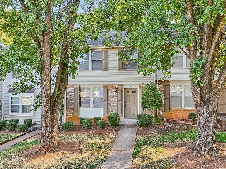 1369 Maple Shade Ln — Photo 32