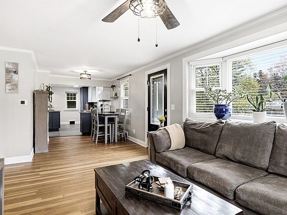 3rd image of 39 Hillside Ave