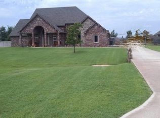 212 NE Road Runner Dr, Fletcher, OK 73541