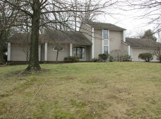 2957 Mill Ridge Cir NE, Canton, OH 44708