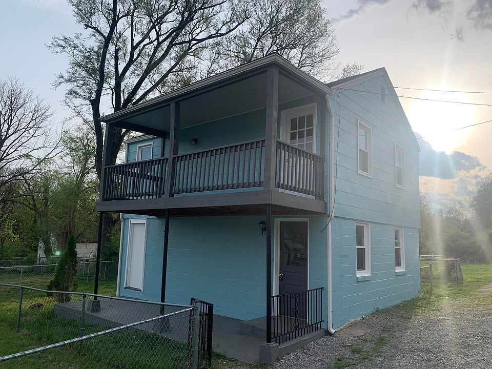 1st image of 411 Columbia St NE