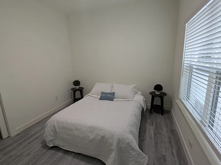 625 Essex St — Photo 13
