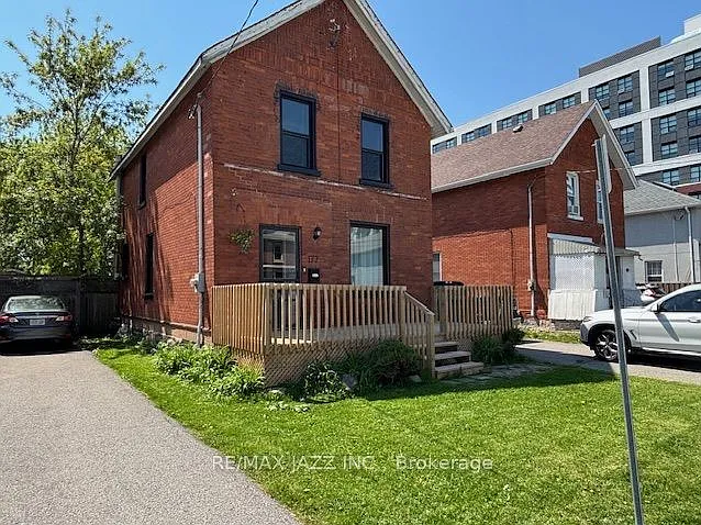 177 Athol St E — Photo 4