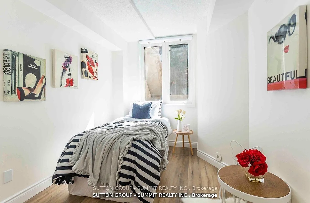 Building Photo - 12 Douro St #421