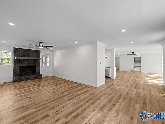 4th image of 525 Riverwood Dr