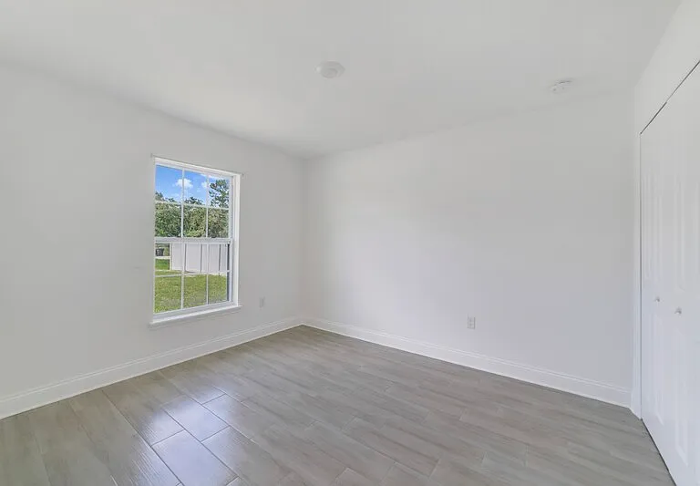 417 Saint Johns Ln — Photo 4