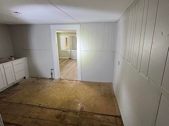 4th image of 3633 Oak Ave SW