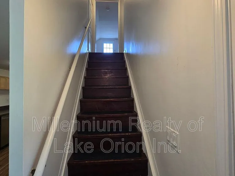 201 W York York Ave — Photo 16