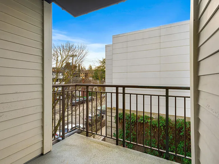 Remi Apartments — Photo 69