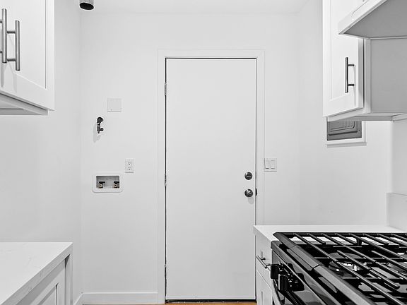5th image of 10112 1/2 Fernglen Ave