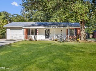 6913 Barnes Rd, Moss Point, MS 39563