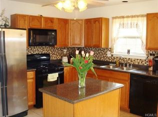 39 Brewster Dr, Middletown, NY 10940