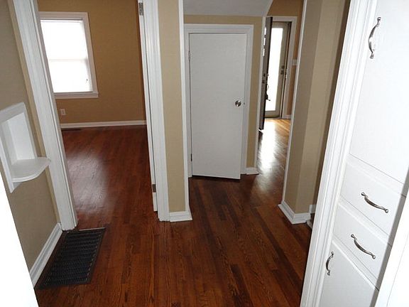 5th image of 3411 Hawthorne Dr