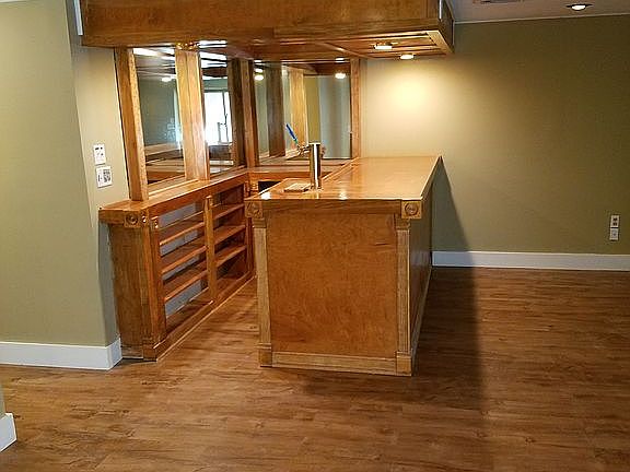Built in bar with keg (2)tap