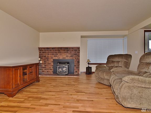 4th image of 2154 SE Holly Ct