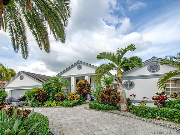 2nd image of 3111 Rosewood Ct