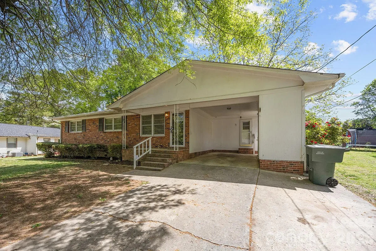 Building Photo - 1502 Cloverdale Ln