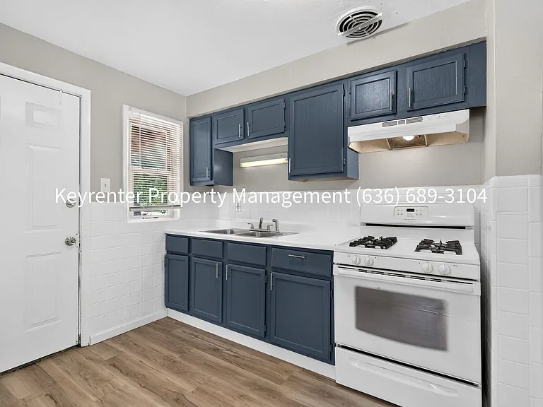 6317 Abbott Dr — Photo 4