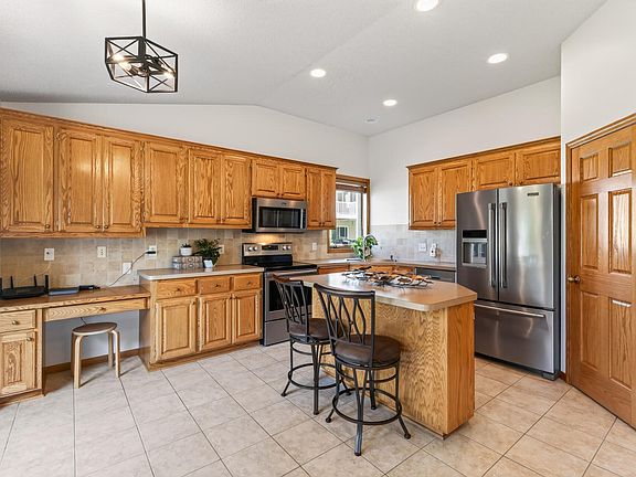 3rd image of 14943 Hillside Cir NW