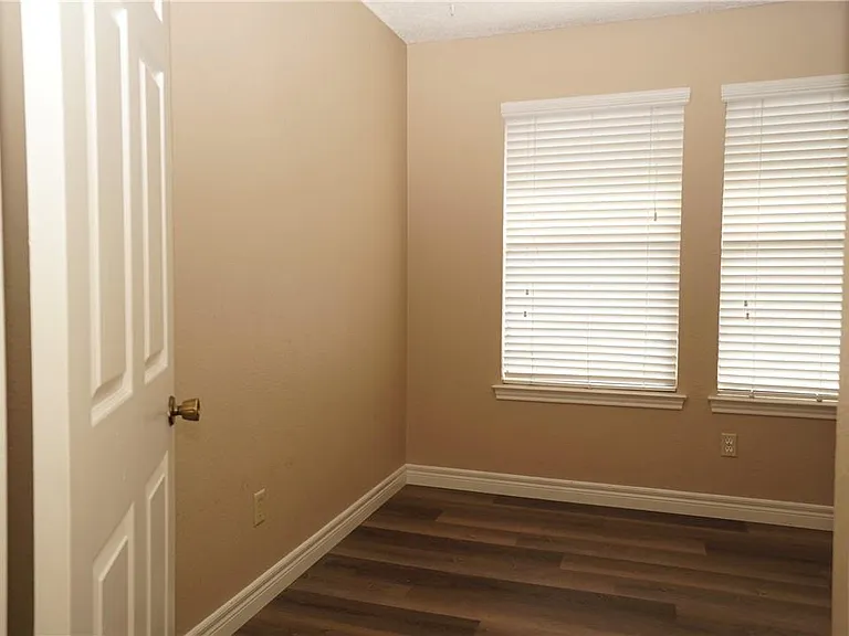 6525 Hart Ln — Photo 24