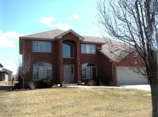 905 Willow Rd, Matteson, IL 60443