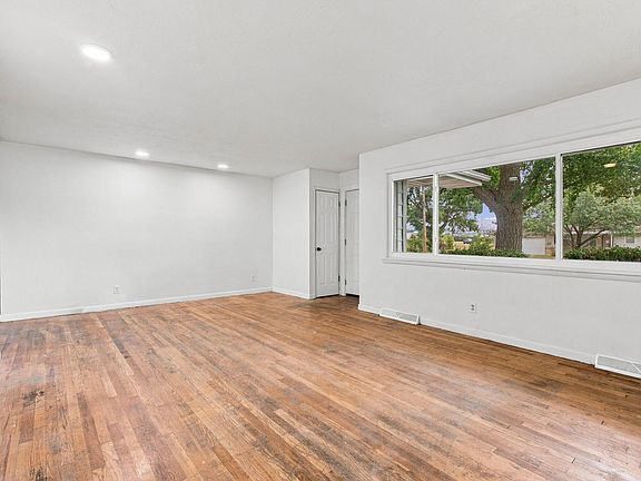4th image of 1913 S Linden Ave
