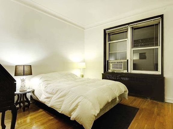 4th image of 300 W 53rd St APT 5