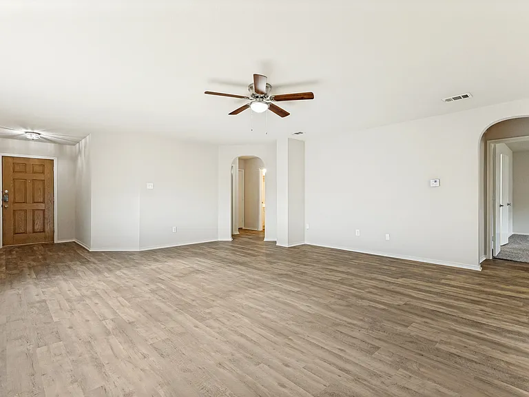 556 Winbridge Ln — Photo 5