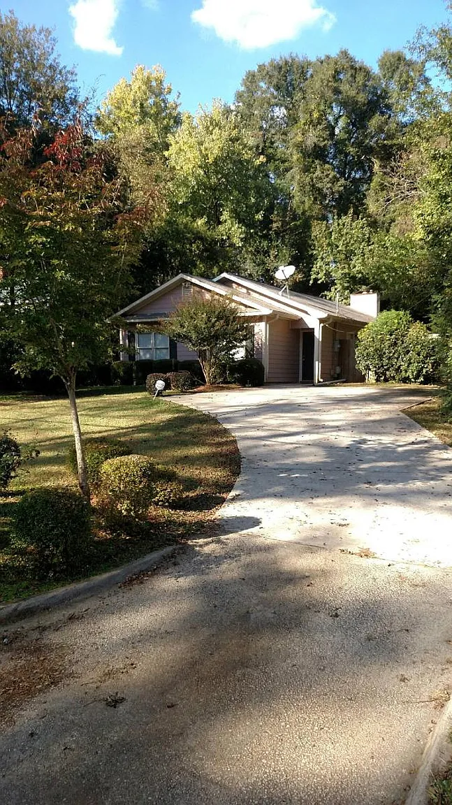 230 Sunset Dr photo 1