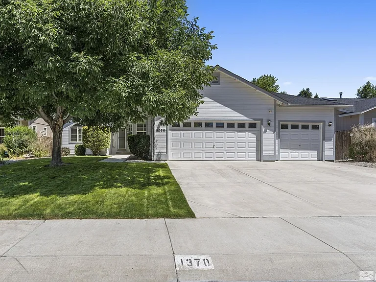 1370 Chichester Dr — Photo 1