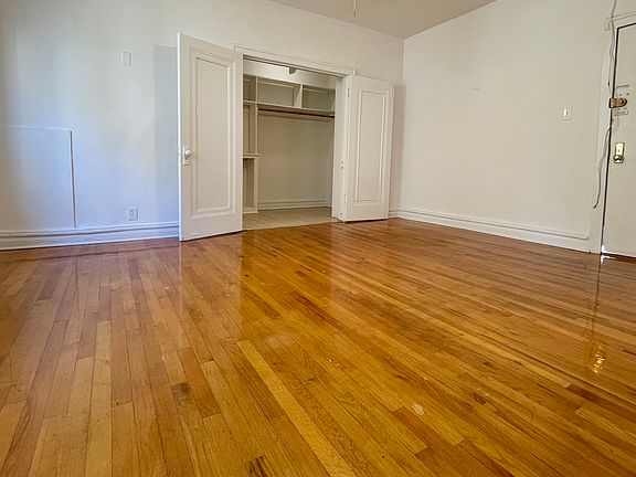 5th image of 3734 N Pine Grove Ave #5b517f50a