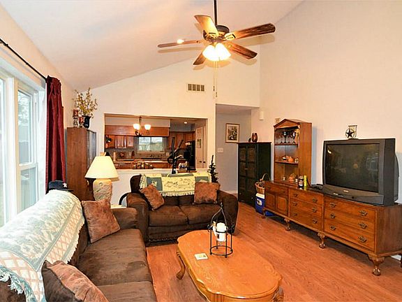 4th image of 3895 Jasmine Dr