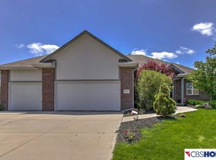 17007 Erskine St, Omaha, NE 68116
