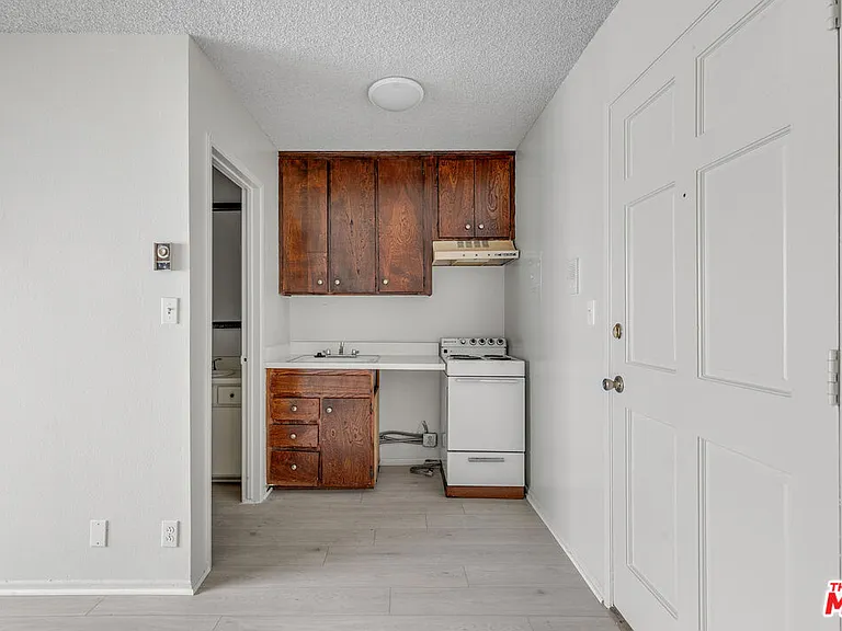 1811 Parnell Ave #10 — Photo 2