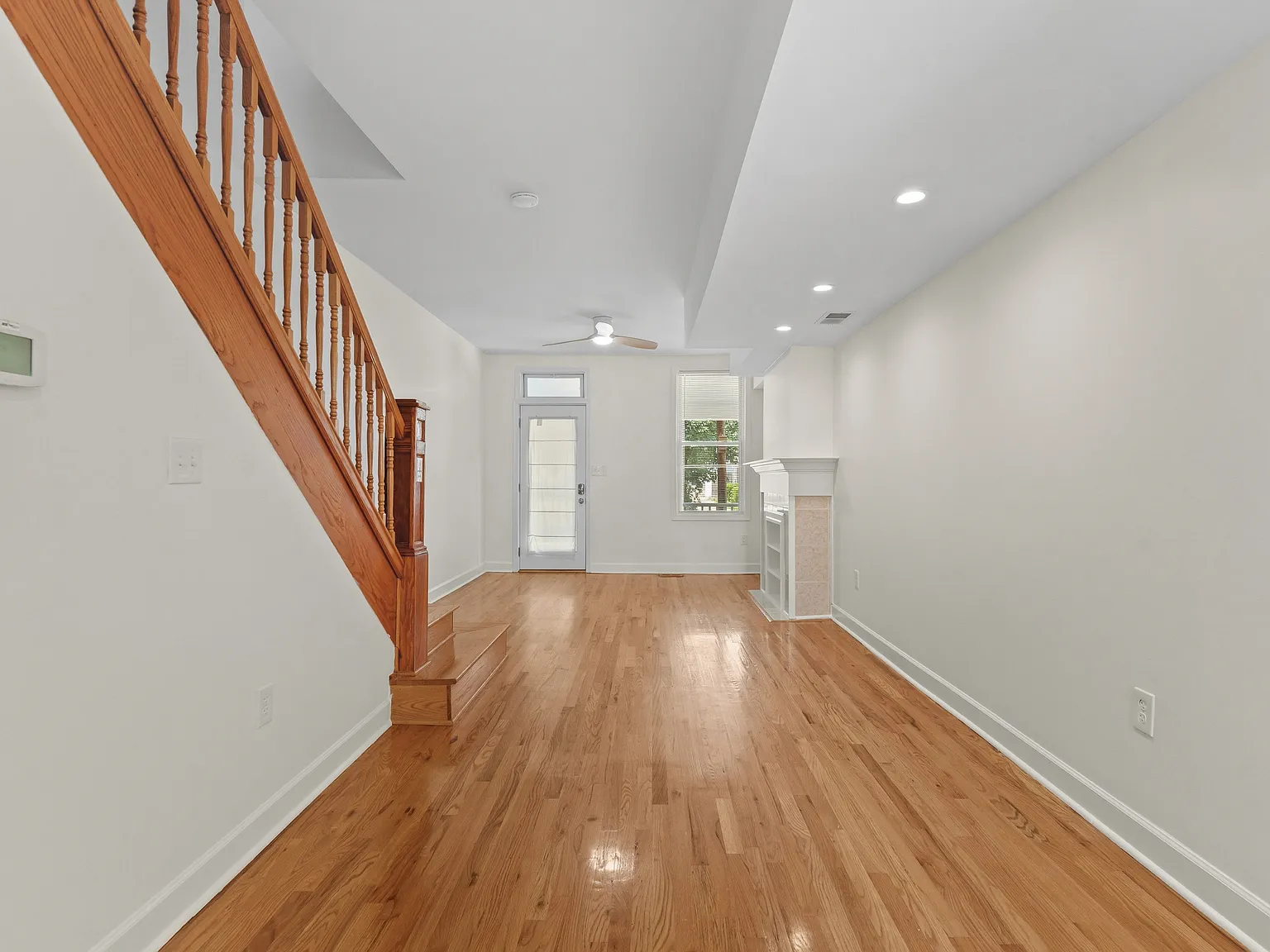 3 bed, 1360 sqft, $2,400 — Photo 3