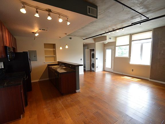3rd image of 3101 Blake St Unit 102