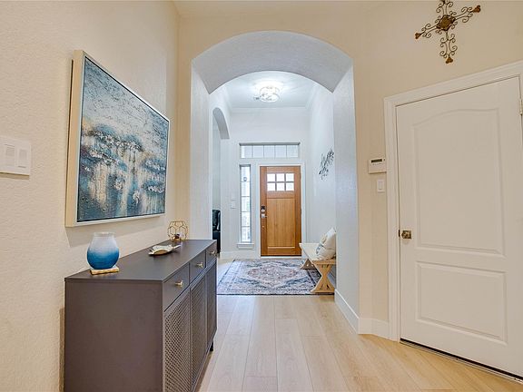 4th image of 30 Fraiser Fir Pl