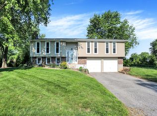 586 Shady Creek Dr, Greenwood, IN 46142