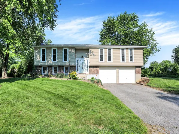 586 Shady Creek Dr, Greenwood, IN 46142