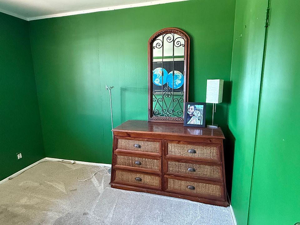Bedroom (Will repaint on request)
Furniture can be removed (a desk is also available).