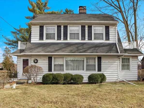 401 S 1st St, Geneva, IL 60134