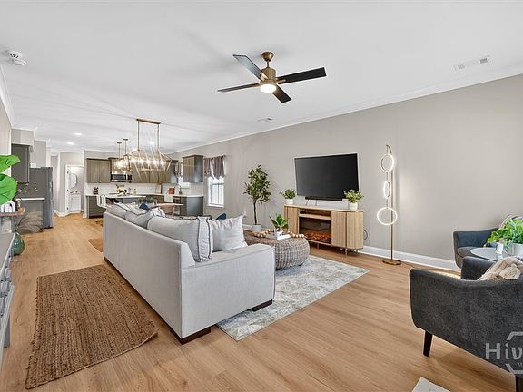 5th image of 301 S Ash Street