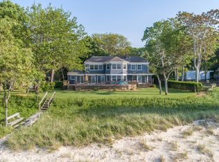 16 Clairedale Dr, Hampton Bays, NY 11946