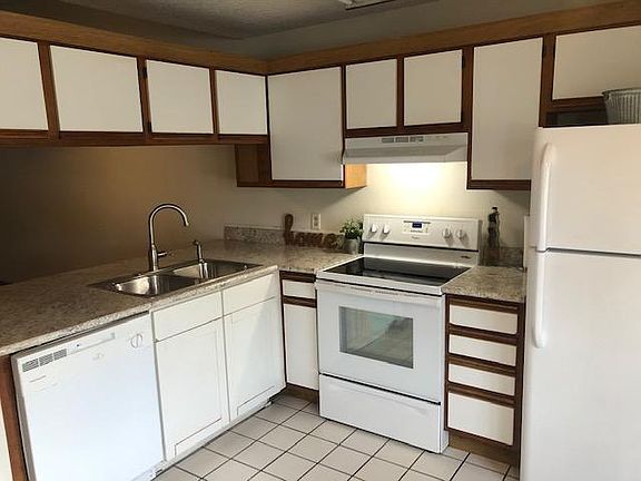 KITCHEN WITH NEWER APPLIANCES