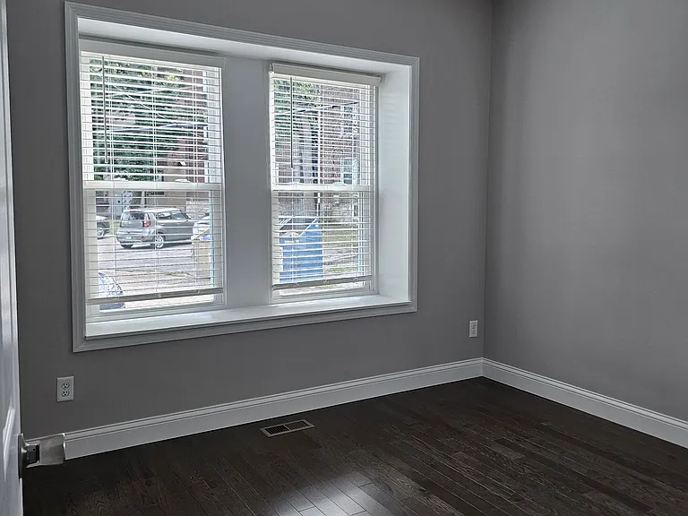 6250 Clemens Ave #1W — Photo 15