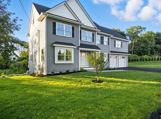 7 Locust St, Woburn, MA 01801