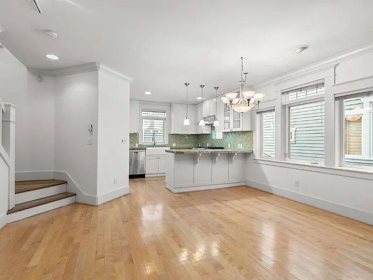 1133 10th Ave E #A — Photo 15
