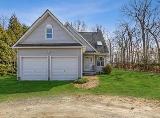 305 7th St, Laurel, NY 11948